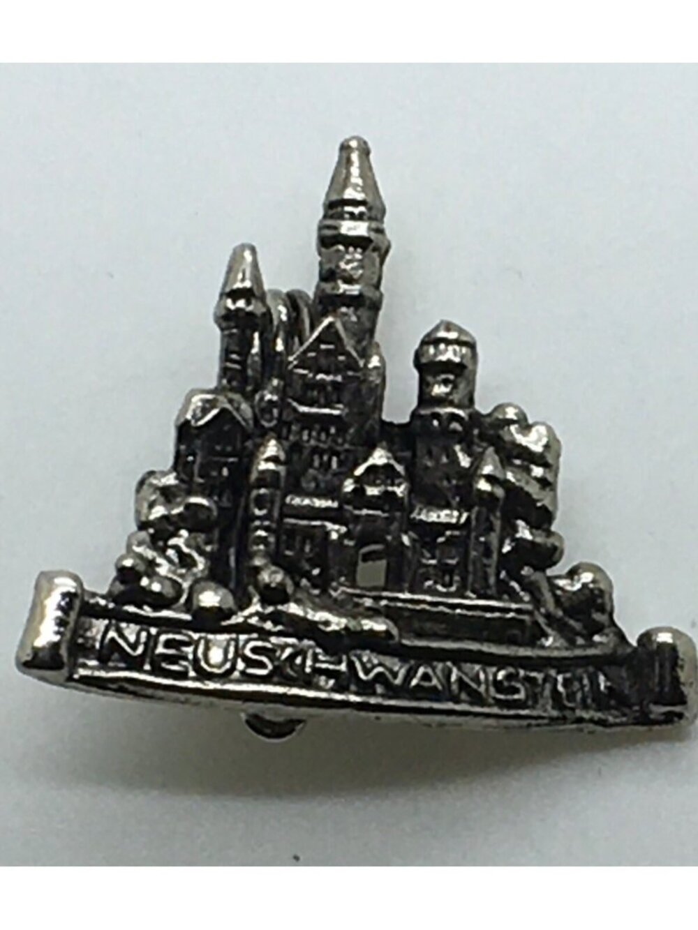 Schloss NEUSCHWANSTEIN Souvenir Travel Pin Lapel GERMANY King Ludwig II Castle